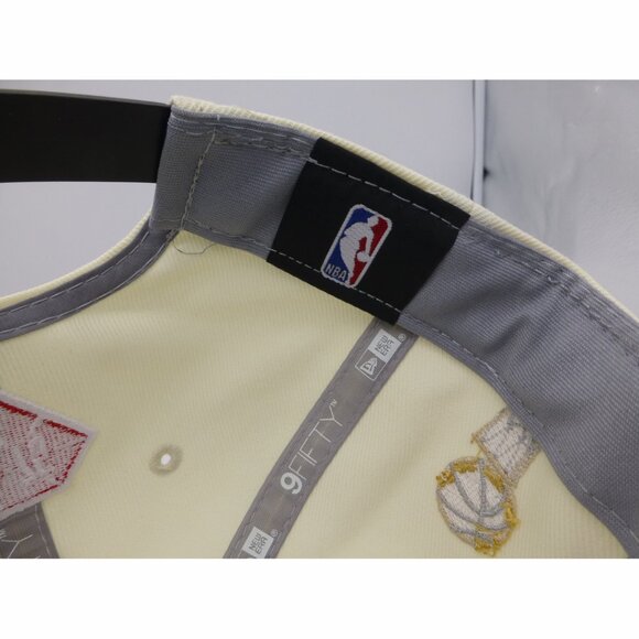 Golden State Warriors New Era 2022 NBA Champions Locker Room Snapback Hat - Picture 9 of 15